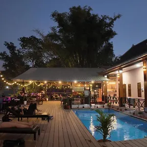 Funny Riverside Backpackers Hostel